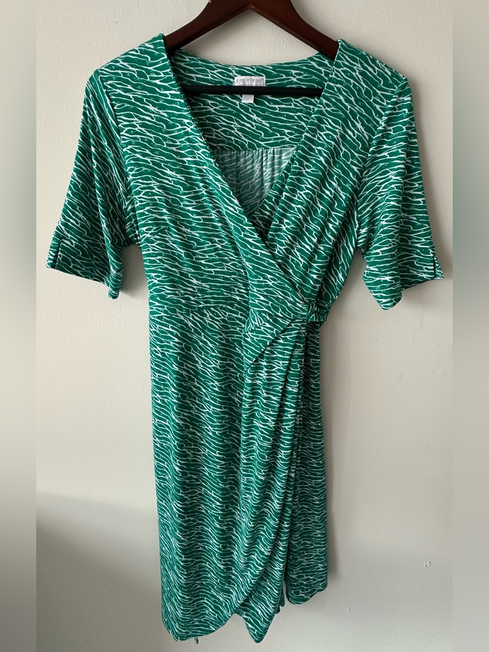 A Pea in the Pod brand medium maternity dress green/white